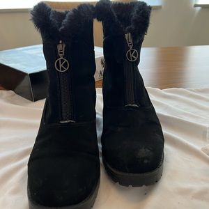 Khombu black boots with furry black lining